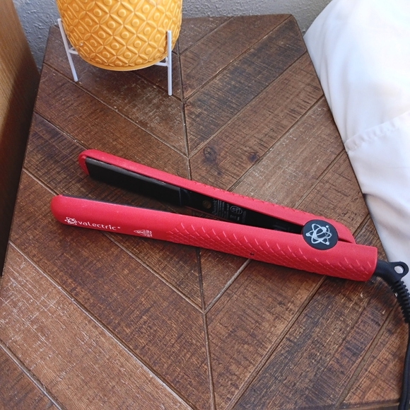 Valectric Red Hair Straightener Styler - Picture 2 of 11